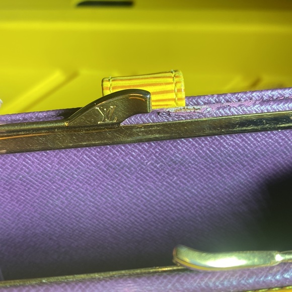 Auth LV Gold Epi Kisslock Wallet MI1002 - Picture 12 of 13